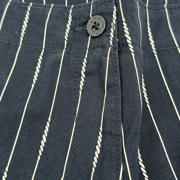 NWT Nautica MidRise Twill Striped Shorts- Sz 10, Navy/White - Picture 2 of 8